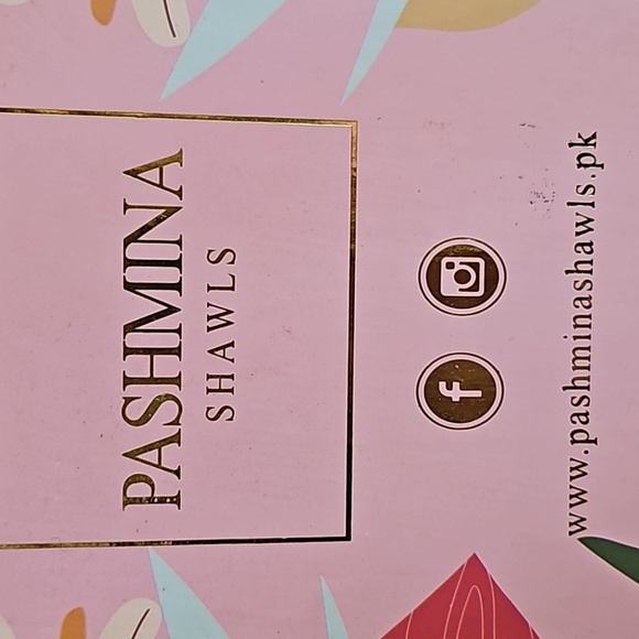 Stunning new in box PASHMINA SHAWL 86x31 so soft gorgeous pattern reds - Picture 12 of 12